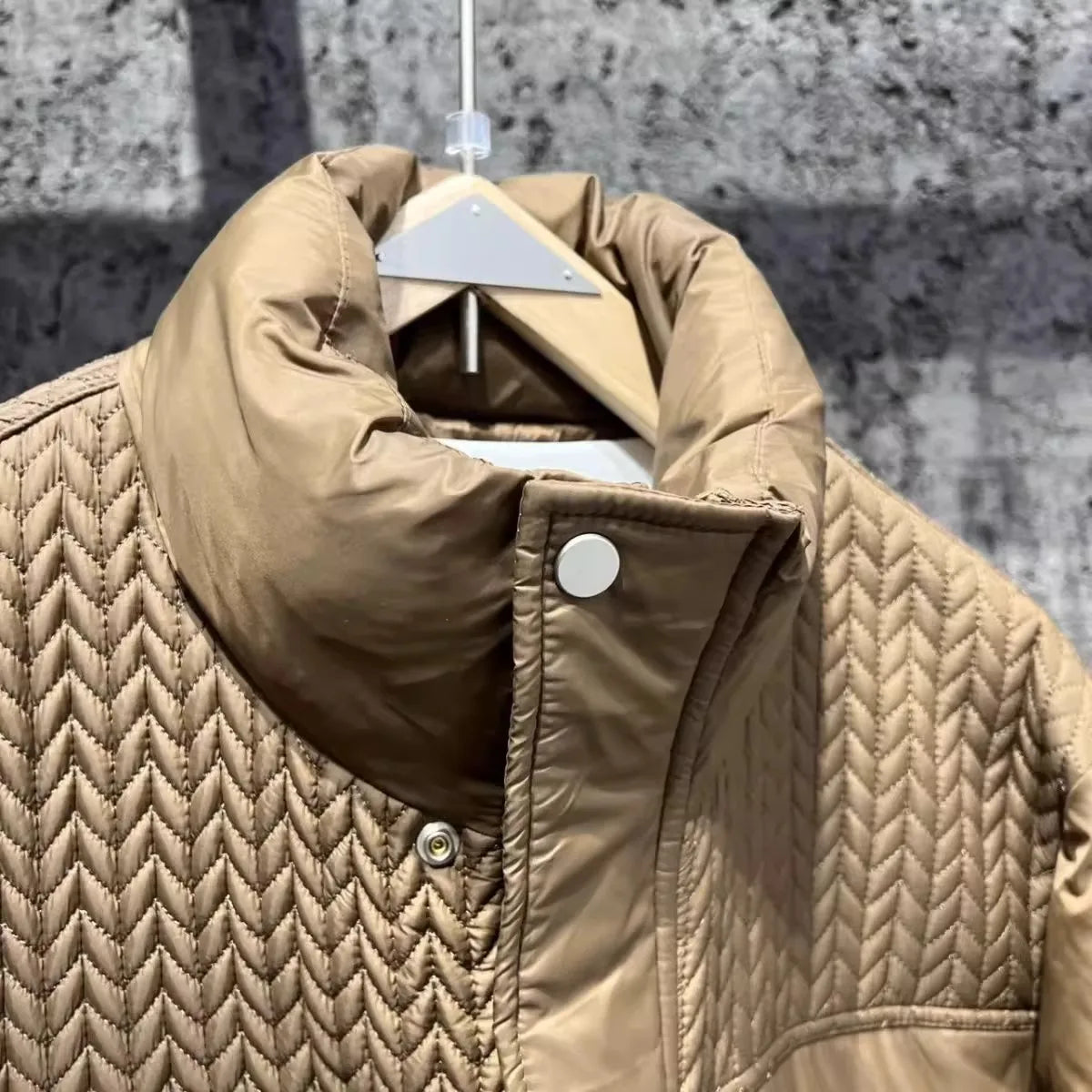 High quality Men's Winter Shiny Down Jackets with a beautiful & great style and design